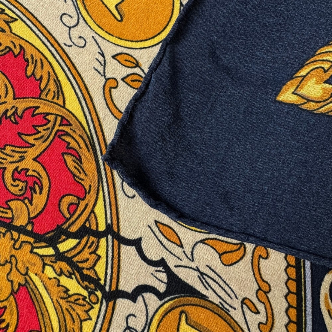 Silk scarf with vintage print 