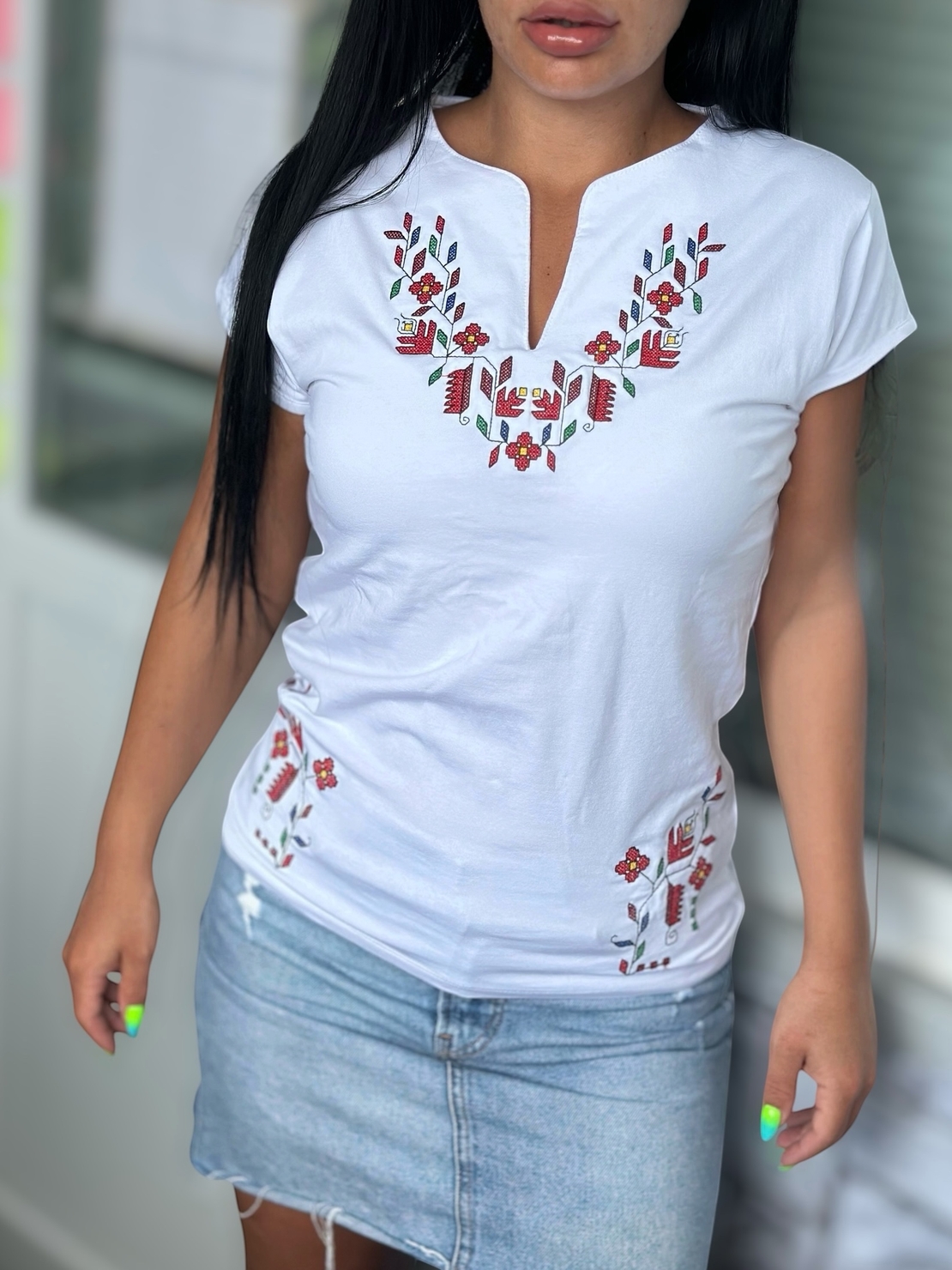 Тениска с бродерия „  Ружа“ 🌸