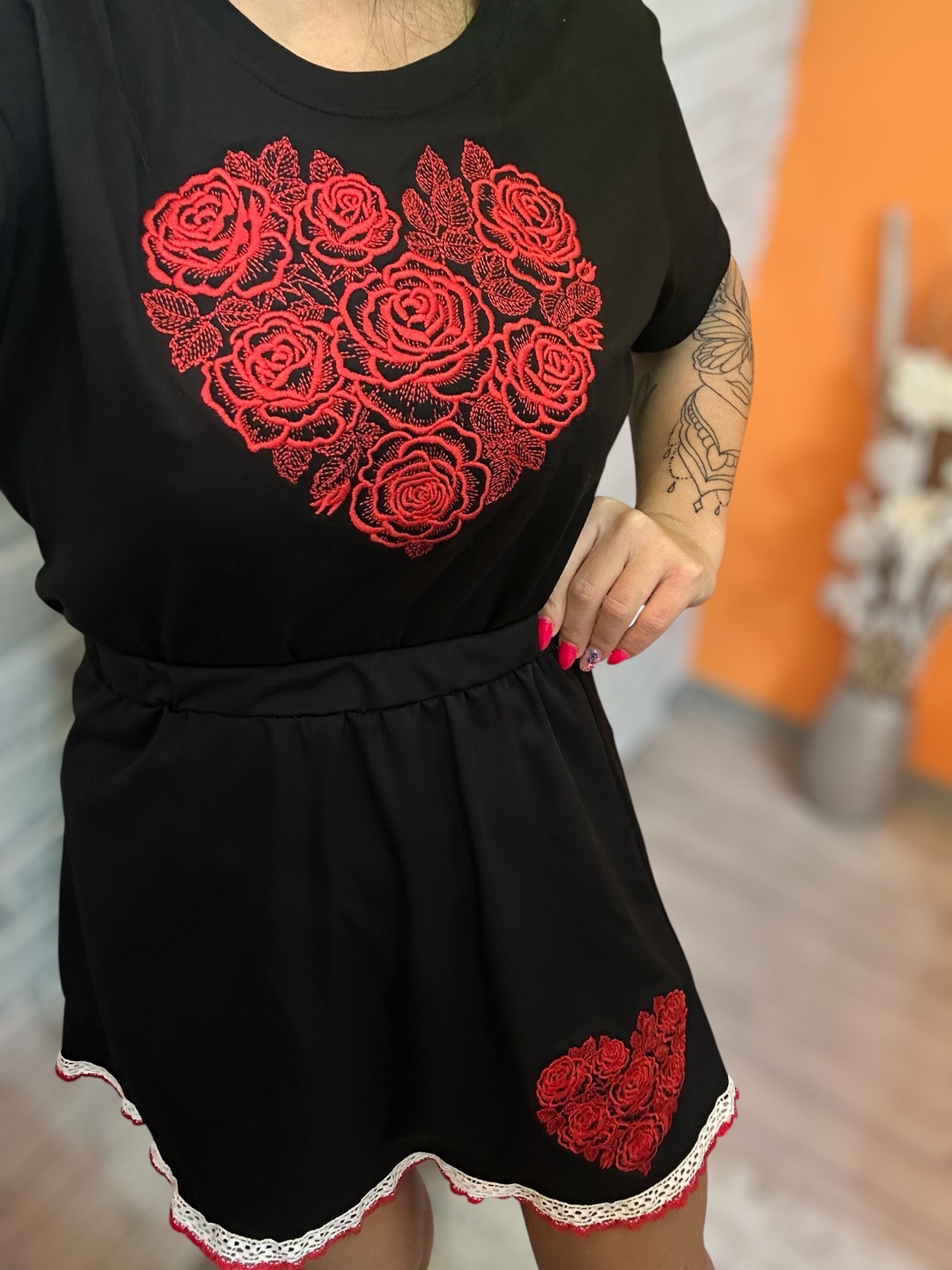 Ново!  комплект с бродерия „Сърце от рози“