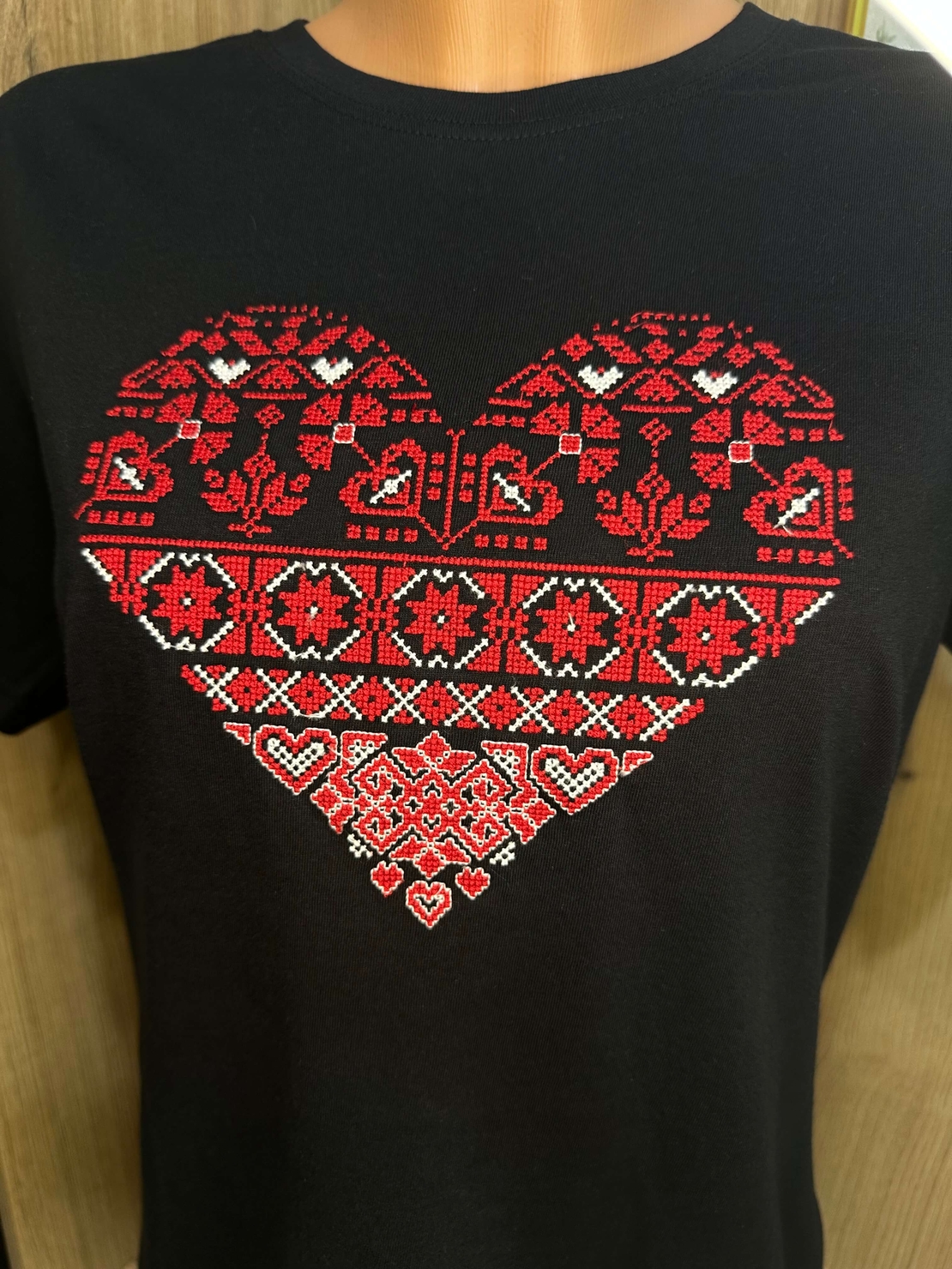 Тениска с бродерия ,, ЕТНО СЪРЦЕ''