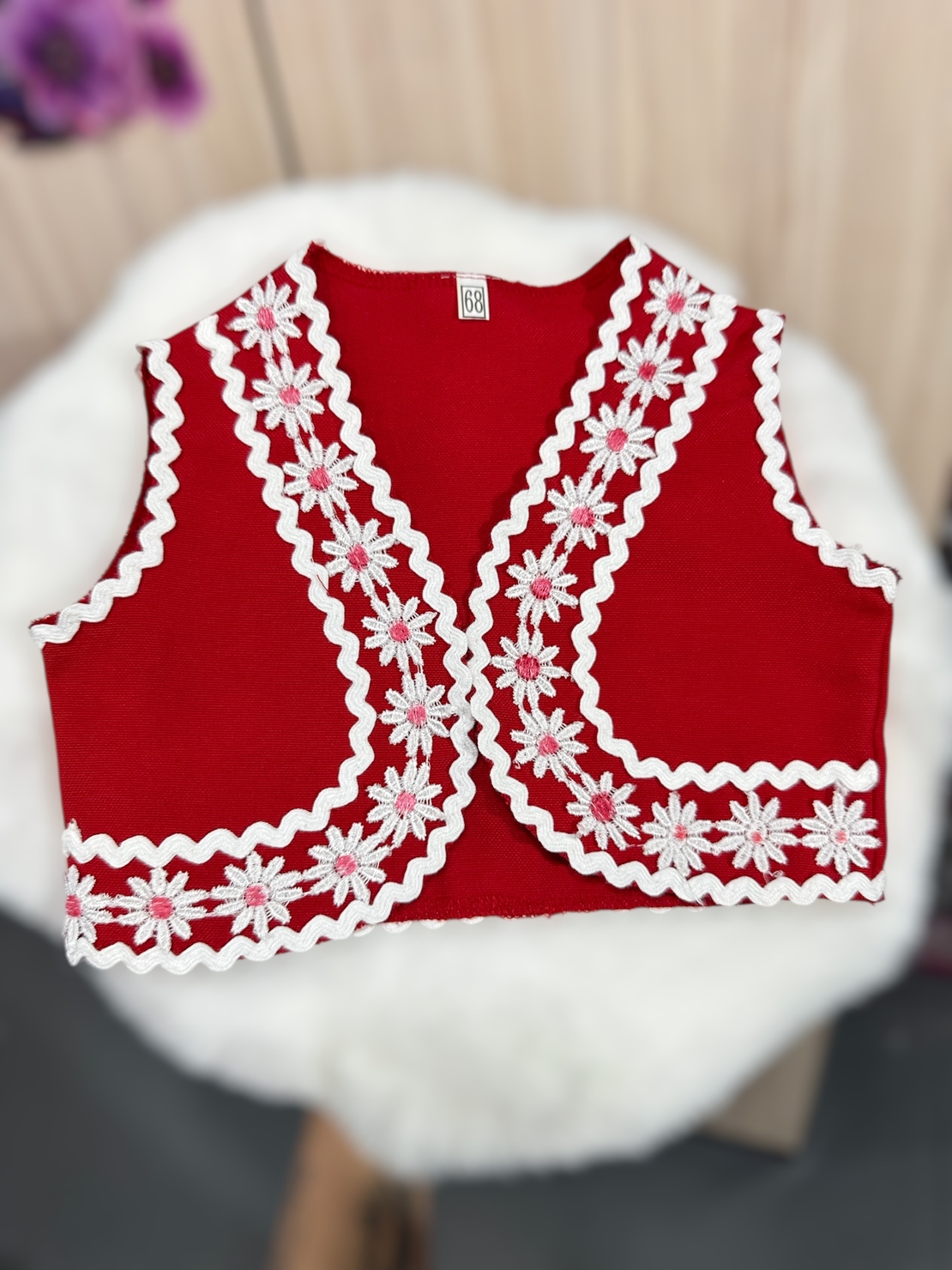 Детски елек в Червено