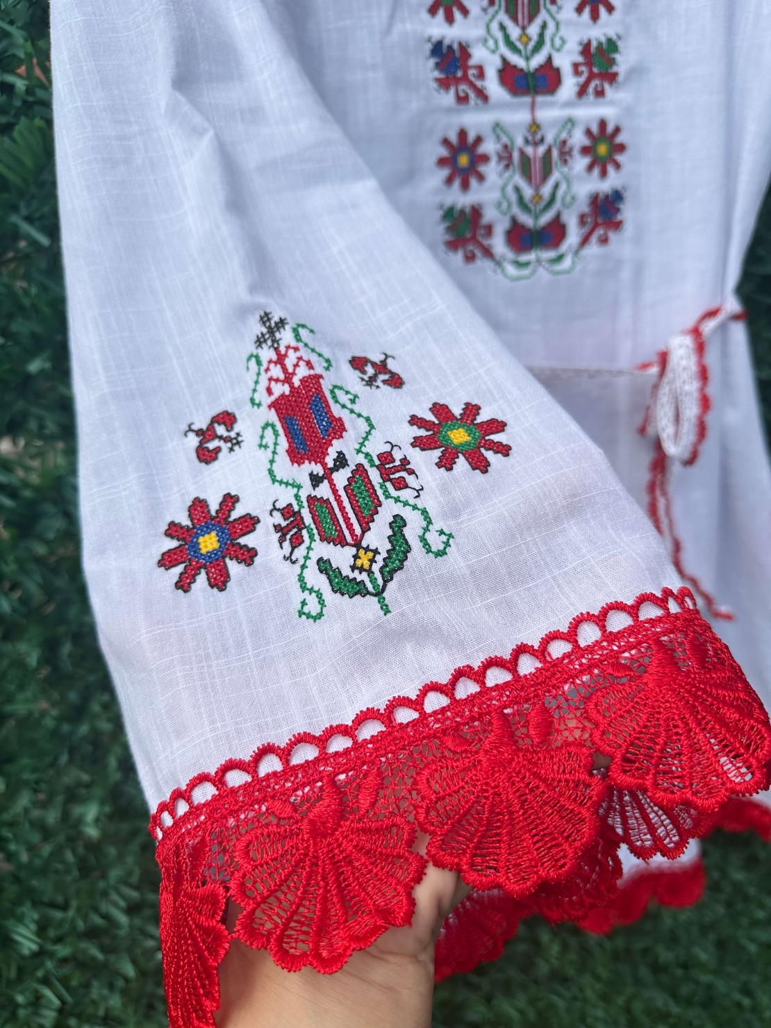 „Бродирана кенарена риза Лале“