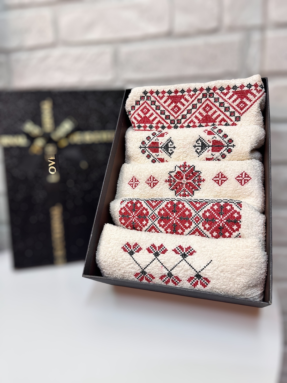 Комплект 5 броя хавлии 30x50 см с  бродиран етно мотив 1