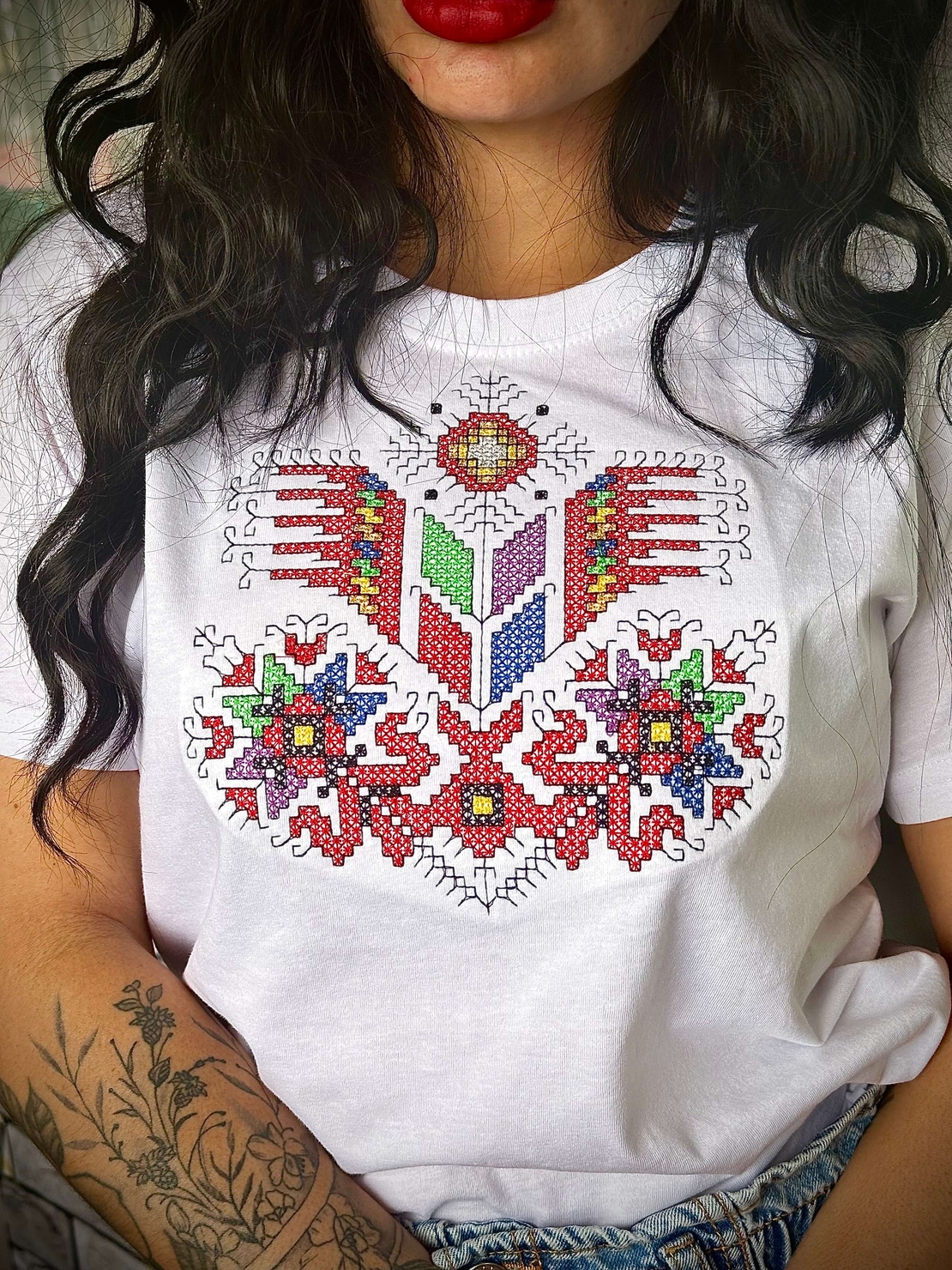 Дамска тениска с българска шевица „Дървото на живота“