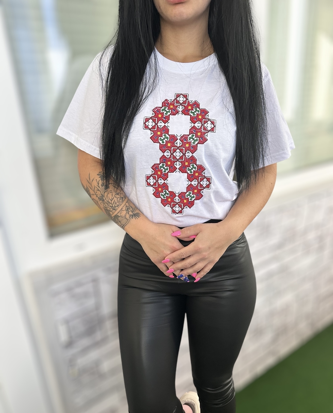 Дамска тениска с бродерия 2