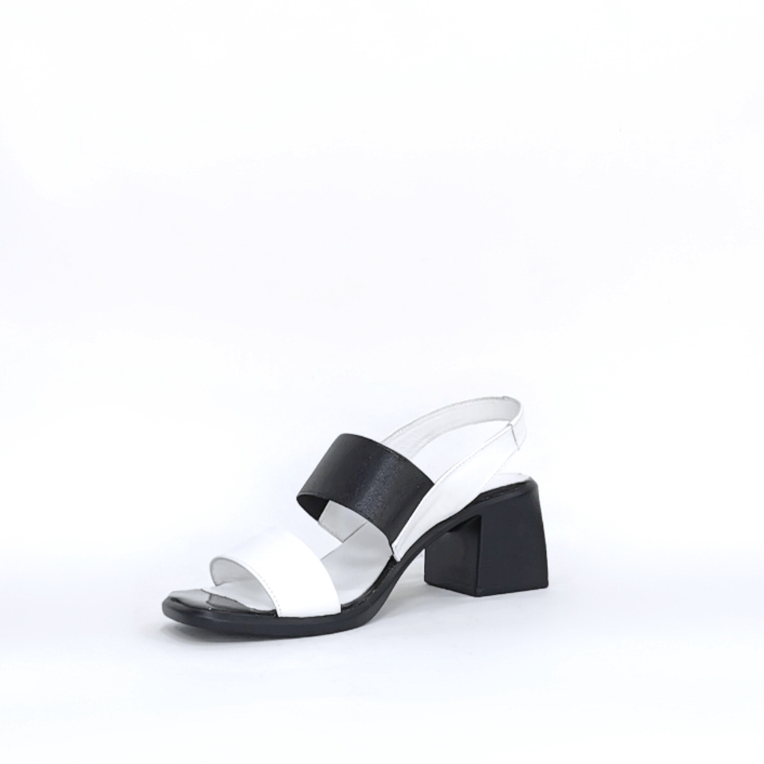 Women's elegant sandal /  natural leather / white / 77052
