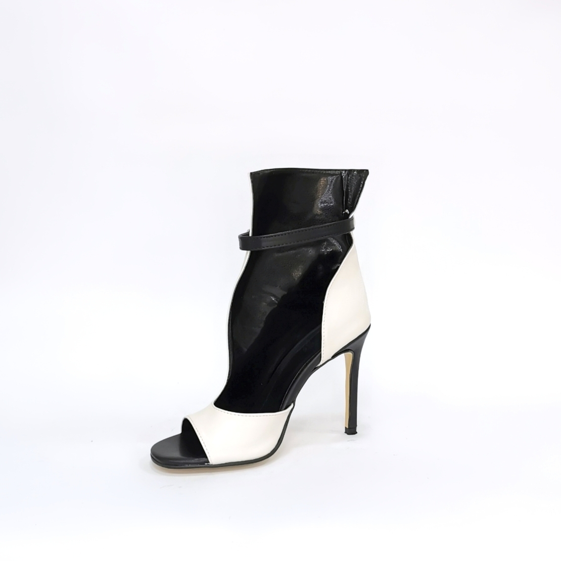Women's elegant sandals /eco leather/ white/7212