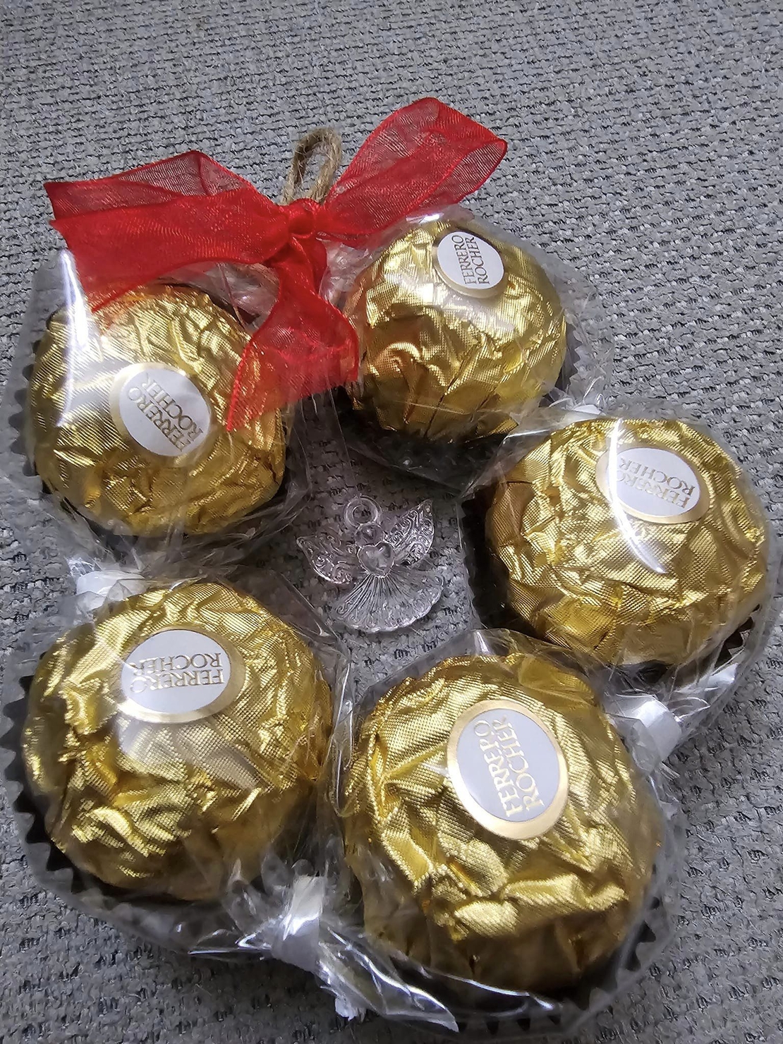 Играчка за закачане с бонбони Ferrero Rocher