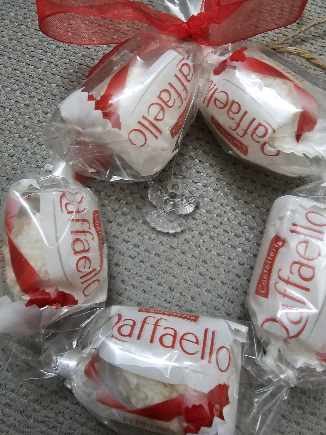 Играчка за закачане с бонбони Raffaello