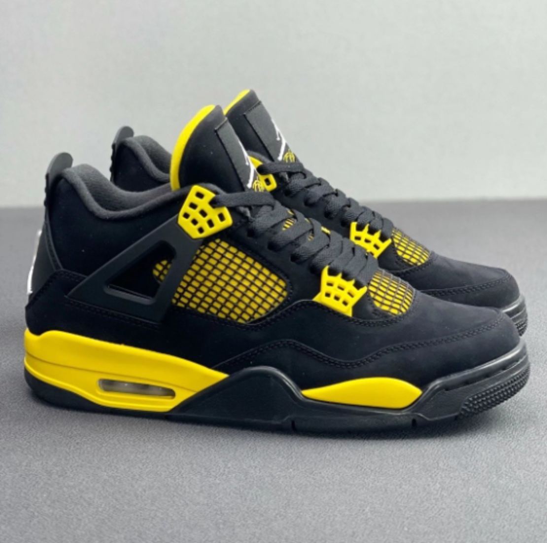 Jordan 4 Retro Thunder