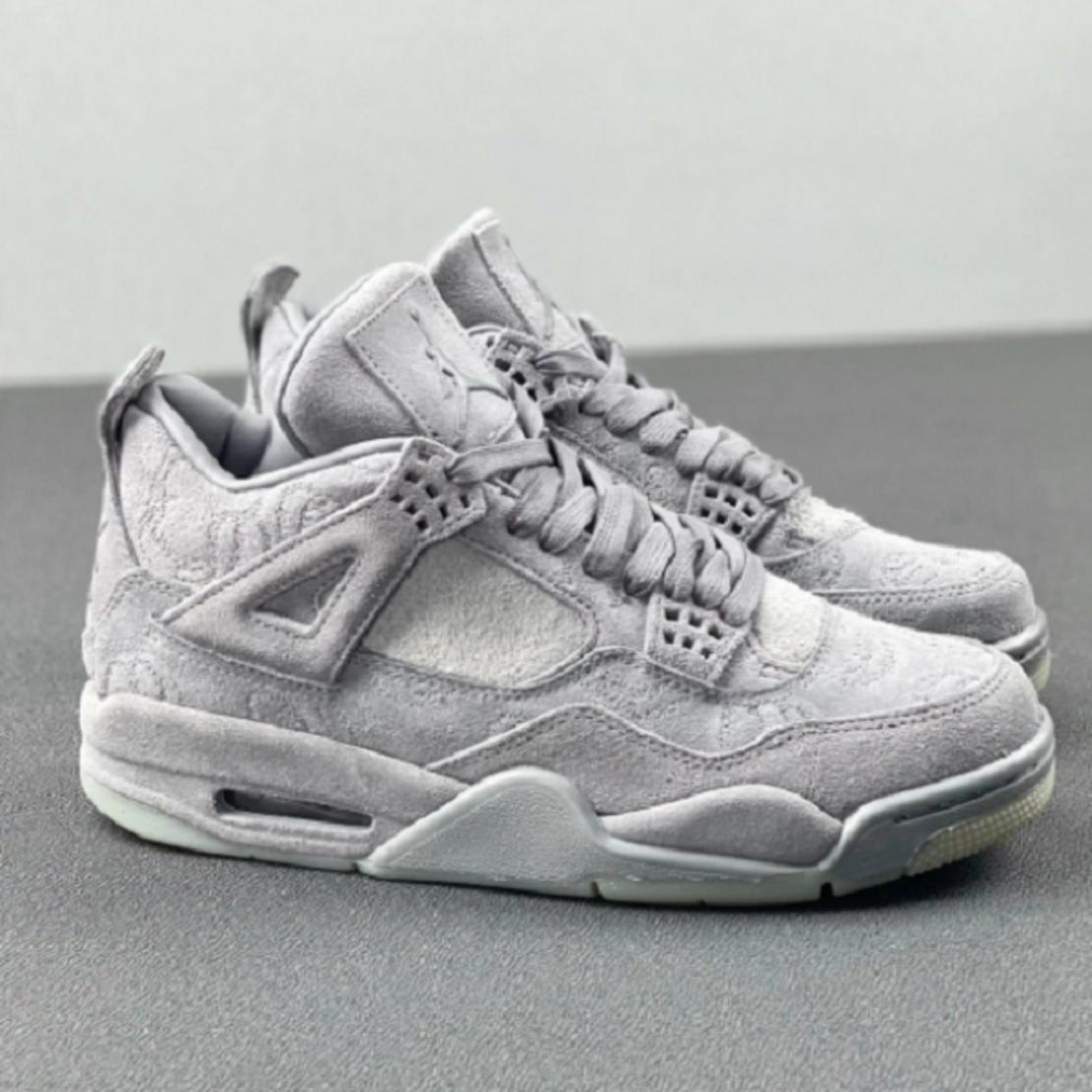 Jordan 4 Kaws