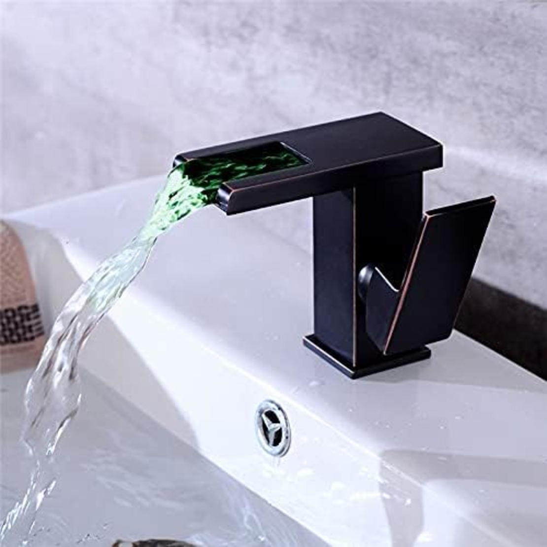 Луксозен матов черен смесител водопад за мивка Хидроелектрически LED
