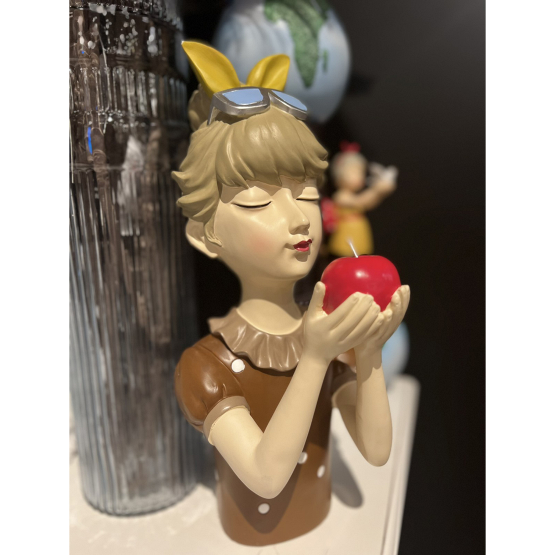 TRAVEL GIRL 7 DECO POLYRESIN MULTICOLOR 18x14xH33,