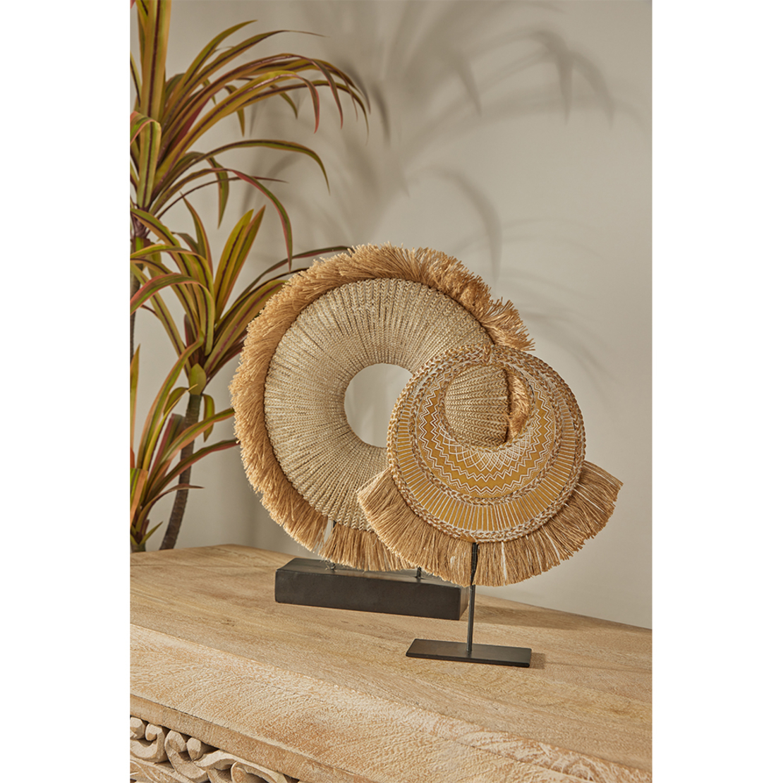 FAN DECO TOTEM POLYRESIN NATURAL WHITE BLACK 26x6,