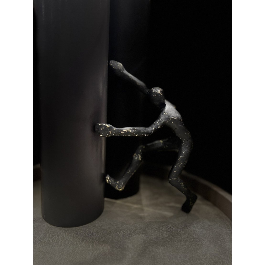 CLIMBER DECO WALL POLYRESIN BLACK GOLD 14x6xH24cm