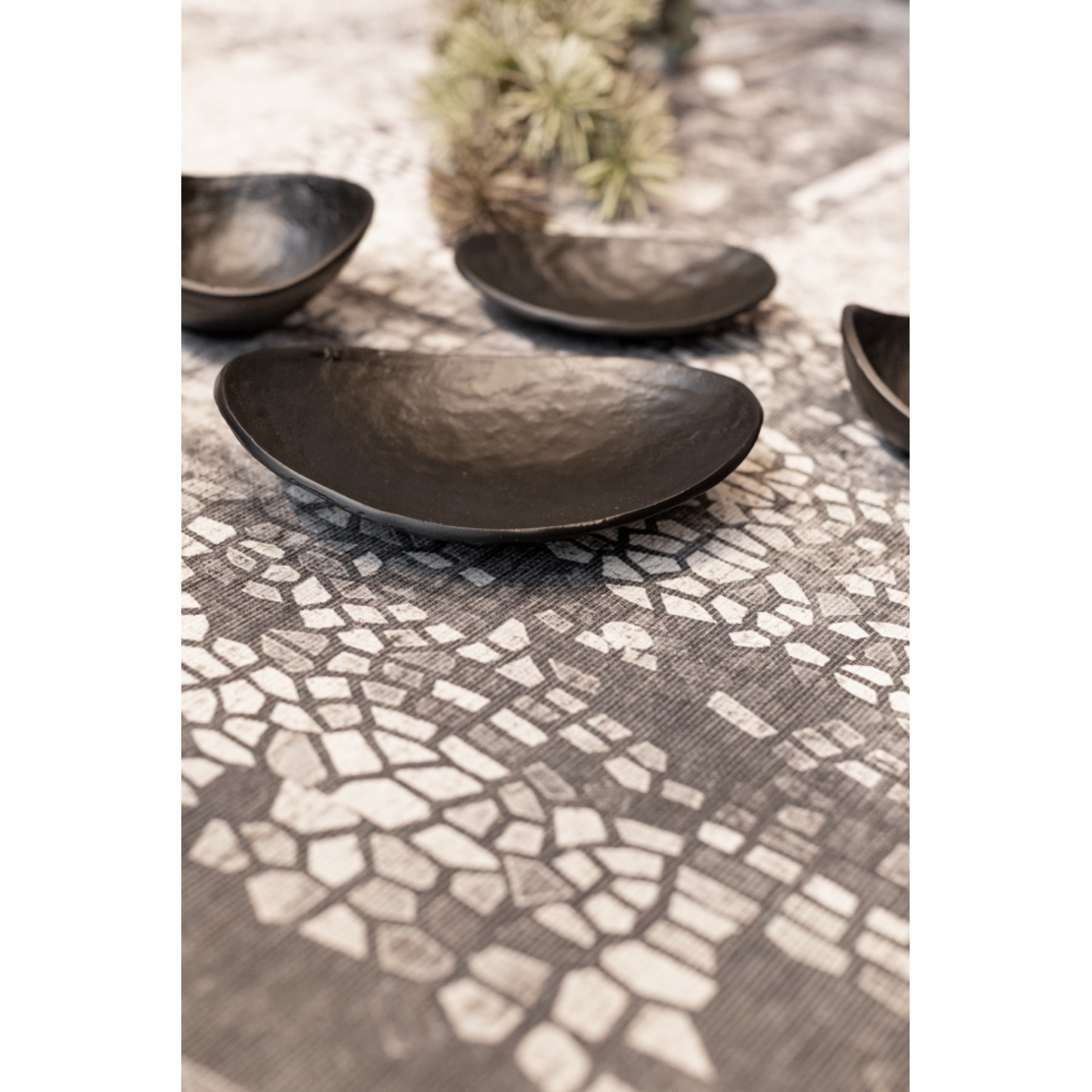 FREEFORM BOWL ALUMINIUM BLACK 25x17xH7,5cm IN