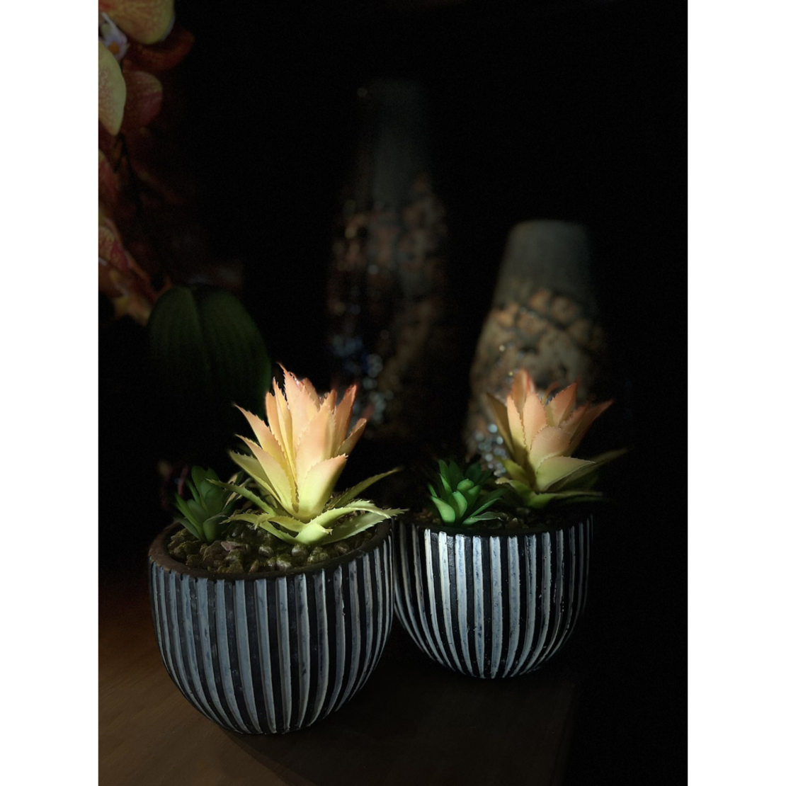 LAKHSMI 4 ARTIFICIAL PLANT IN PLANTER POLYRESIN BL