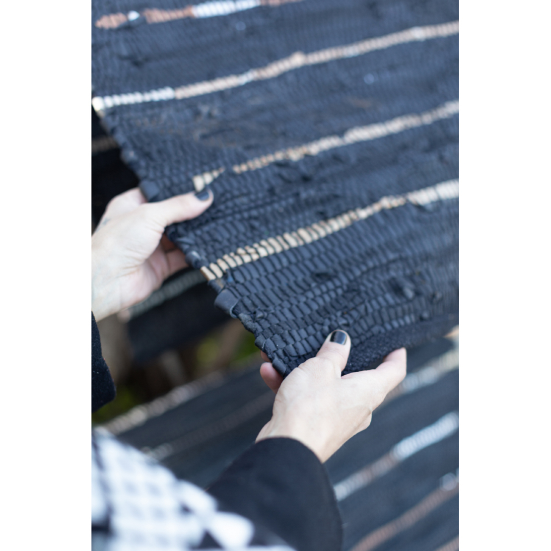 LINES CARPET LEATHER BLACK BEIGE WHITE 60x90cm IN
