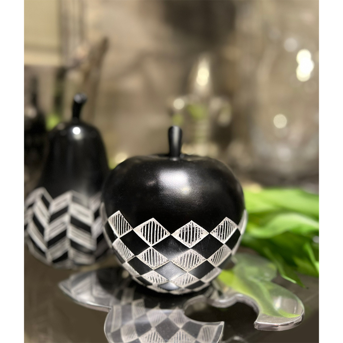 FRUIT BLACK 2 DECO APPLE POLYRESIN BLACK WHITE D12