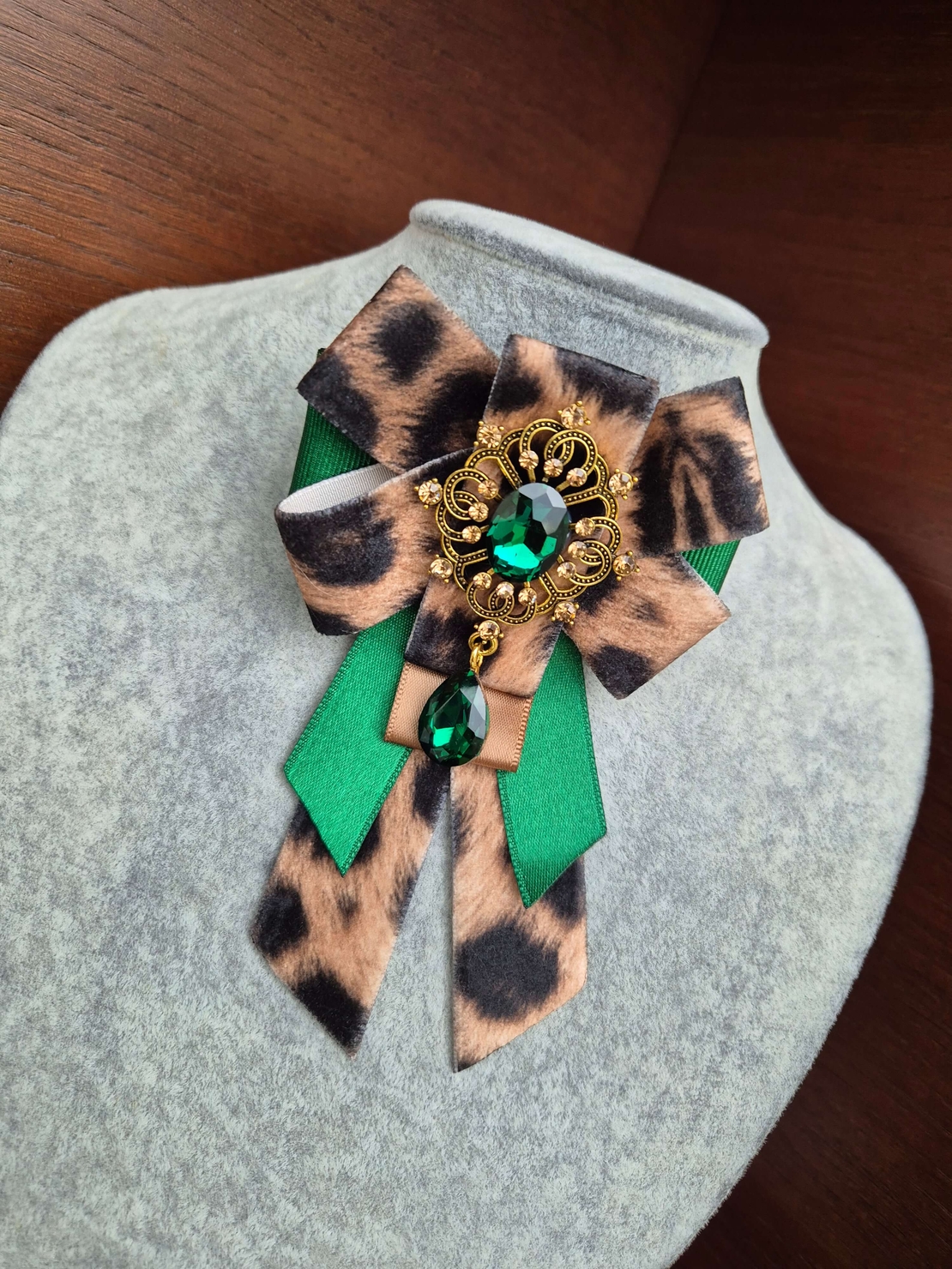 Leopard bow