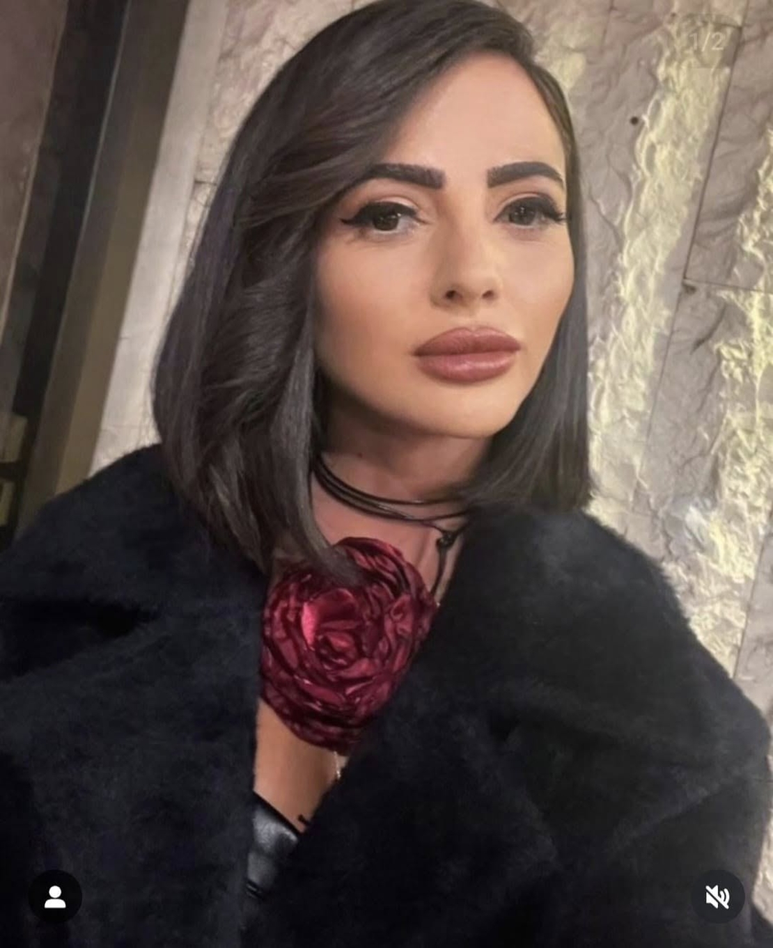 Колие тип чокер с голямо тексилно цвете