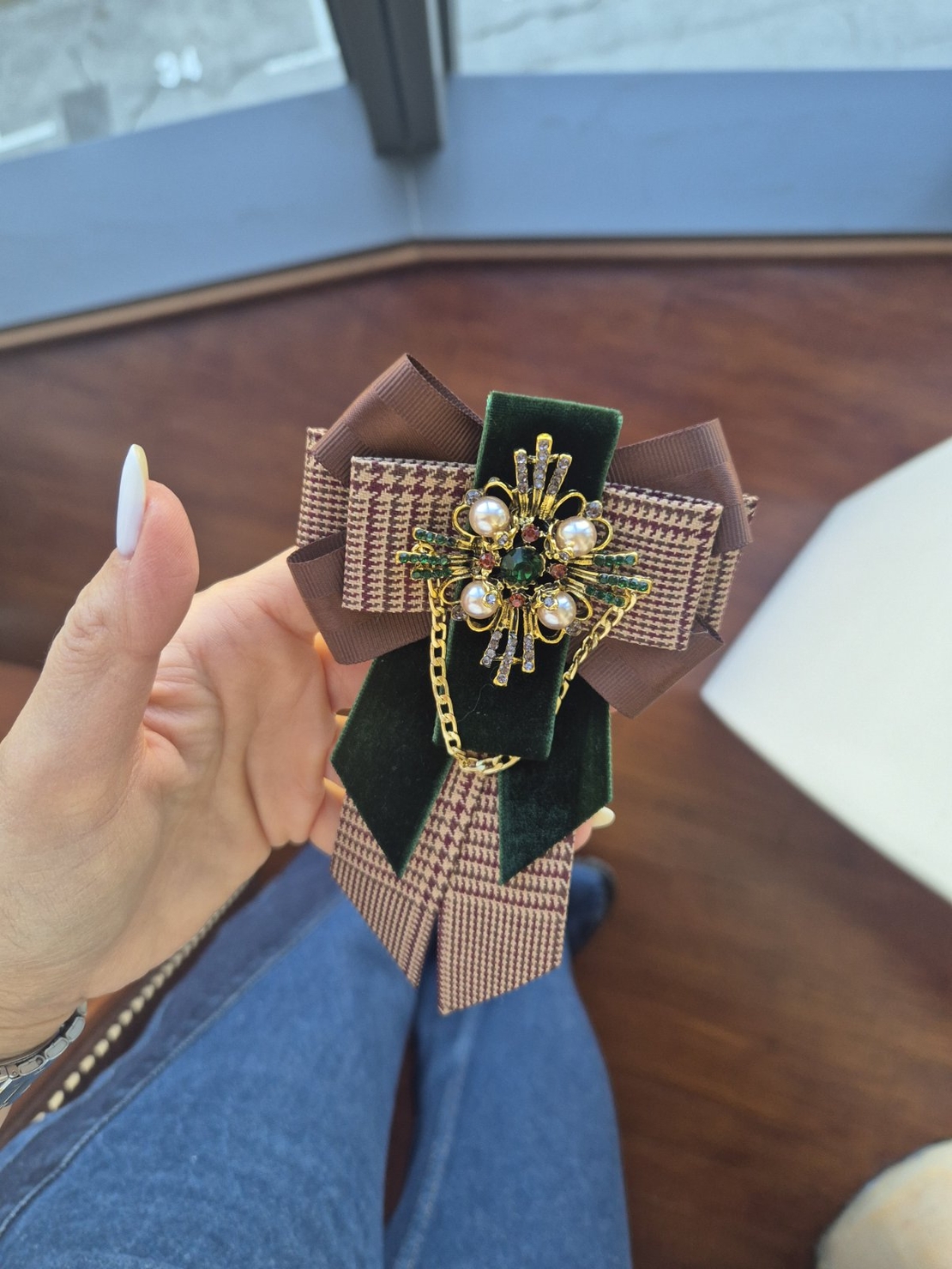 Chocolate brown bow brooch