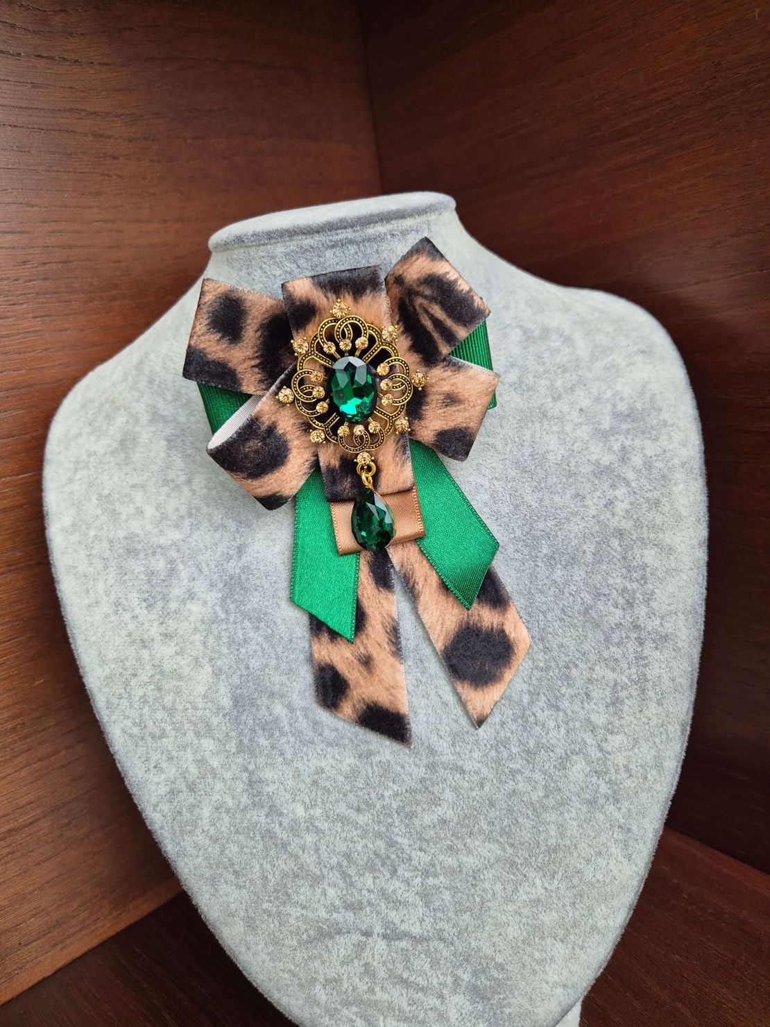 Leopard bow