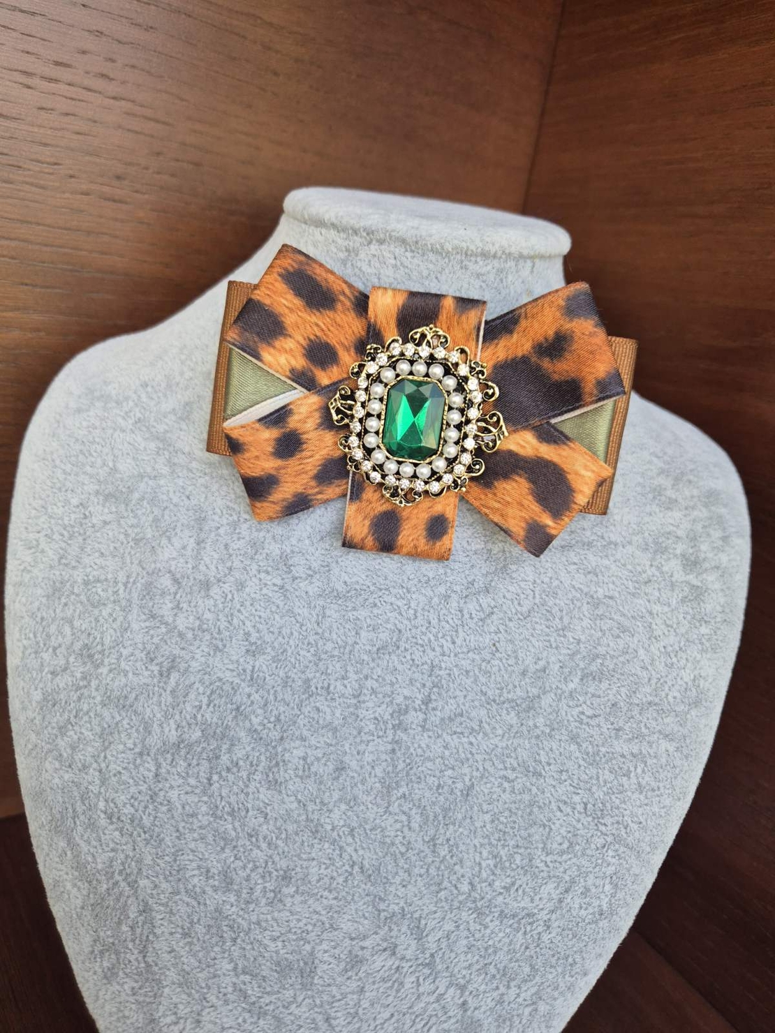 Leopard mini brooch