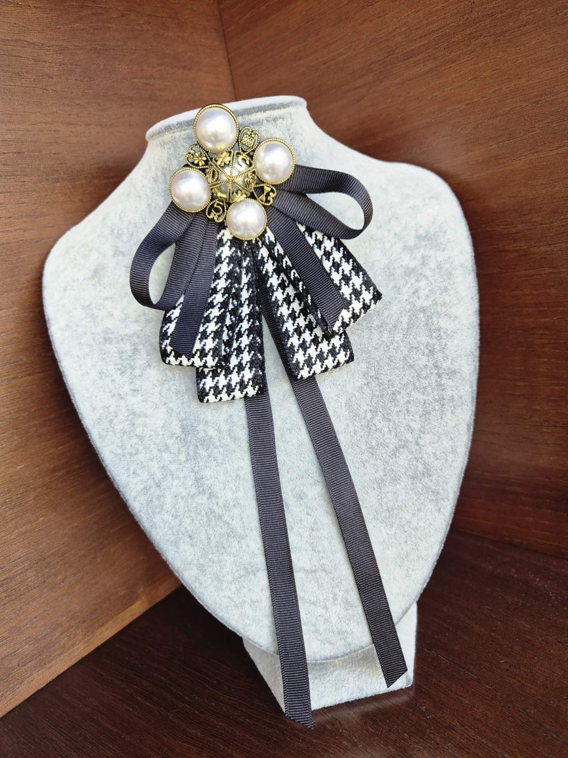 Black and white Bow brooch