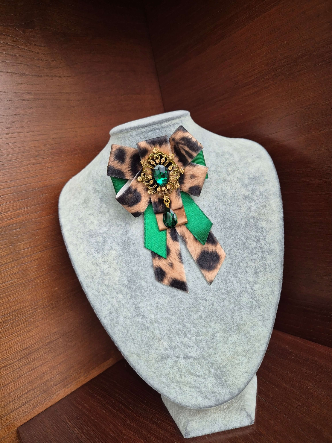 Leopard bow