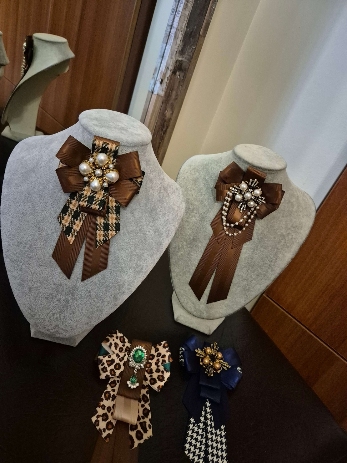 Green and brown bow brooch