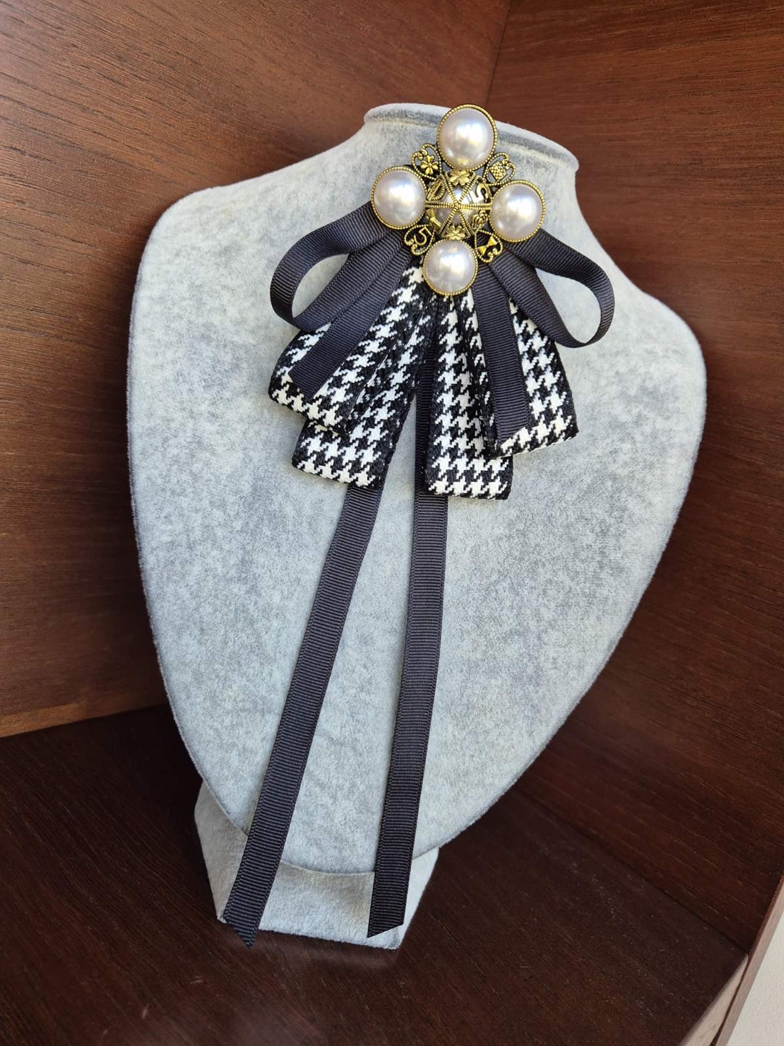 Black and white Bow brooch