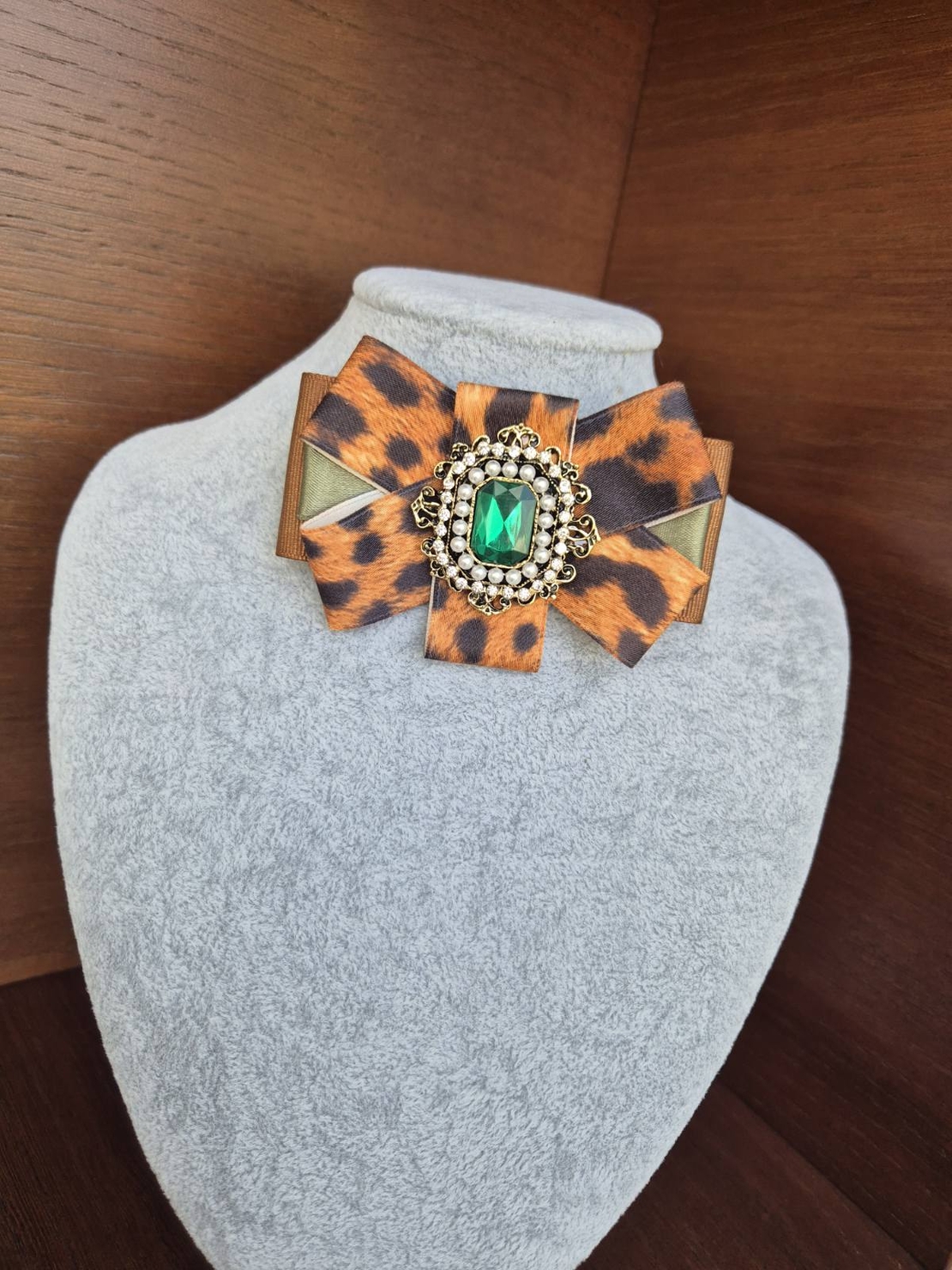 Leopard mini brooch