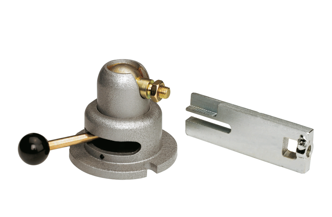 Assembly fixture - Securing the chainsaw