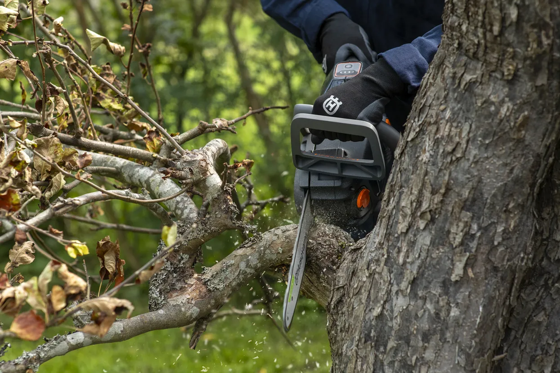 Husqvarna Aspire™ C15X-P4A с батерия и зарядно устройство