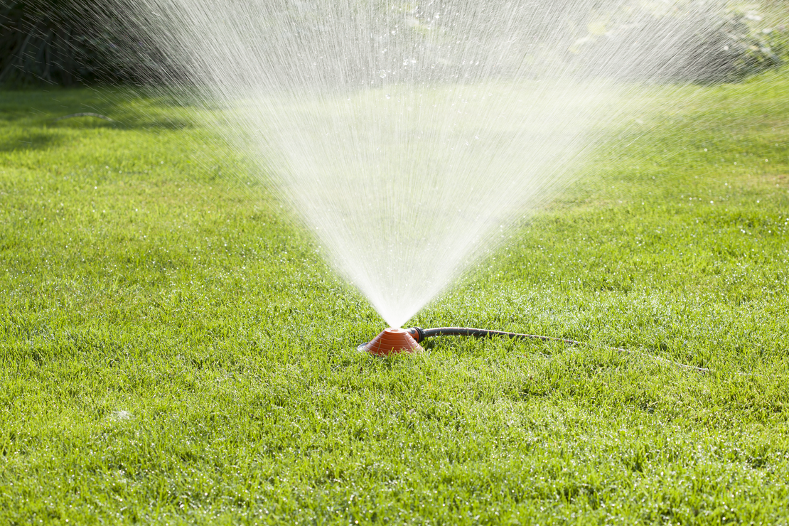 GARDENA pyramid sprinkler, lawn sprinkler, up to 8 m diameter, for max. 50 m²