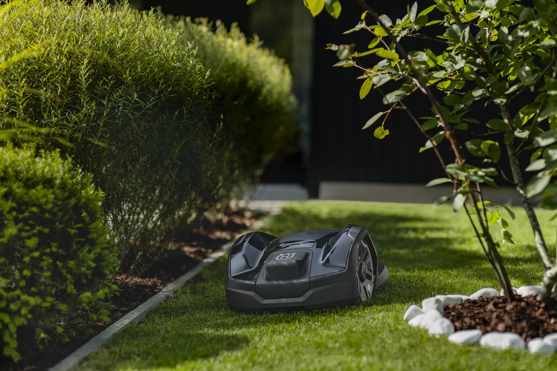 Husqvarna Automower® 305E NERA