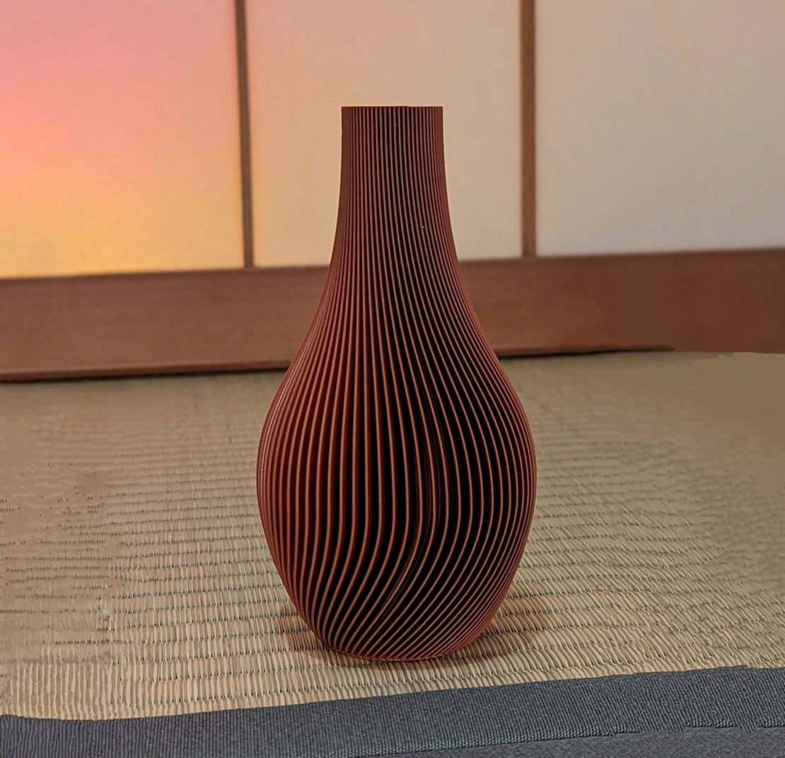 Simple swirl vase