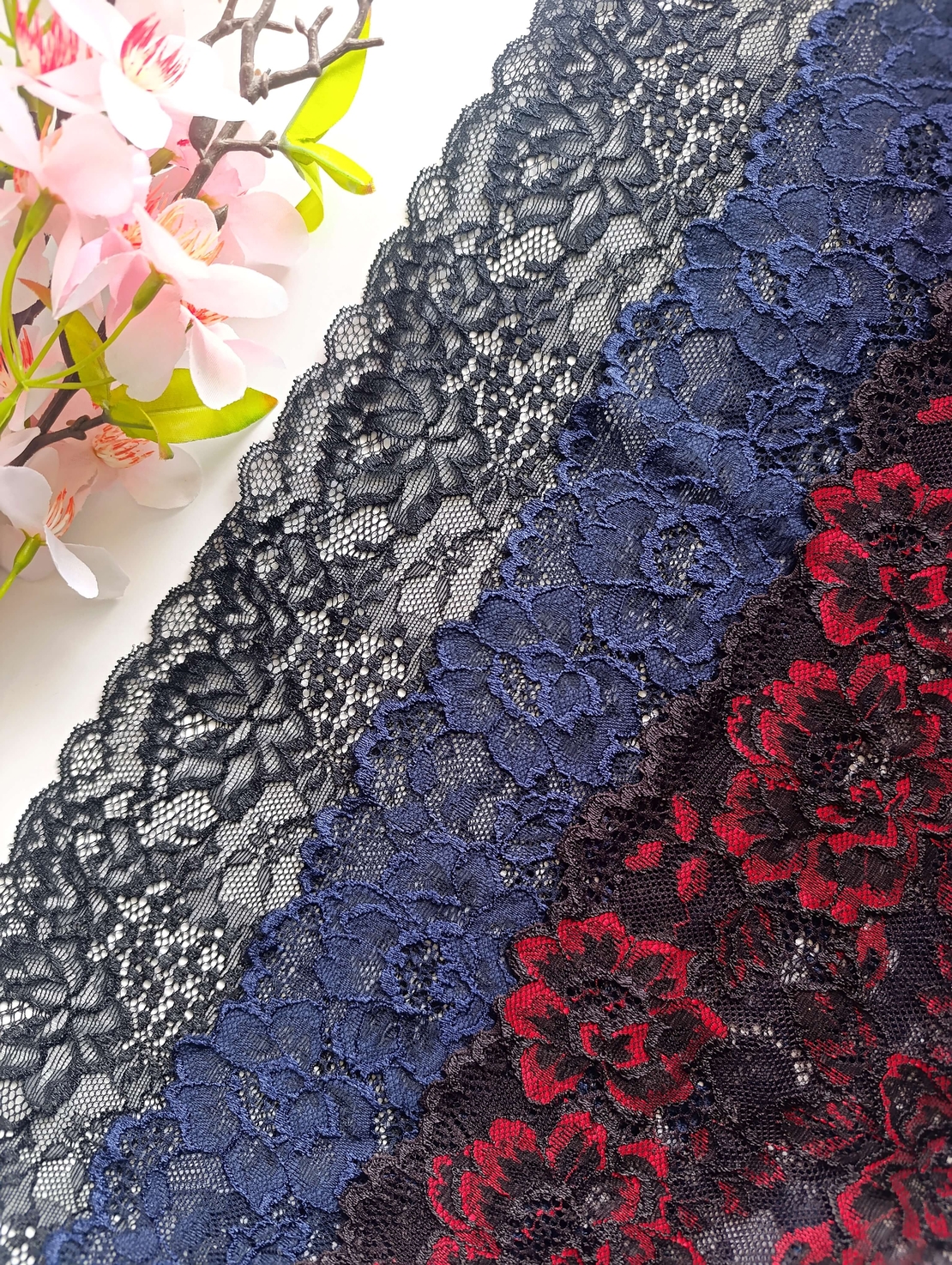 Дантелена прашка Noir