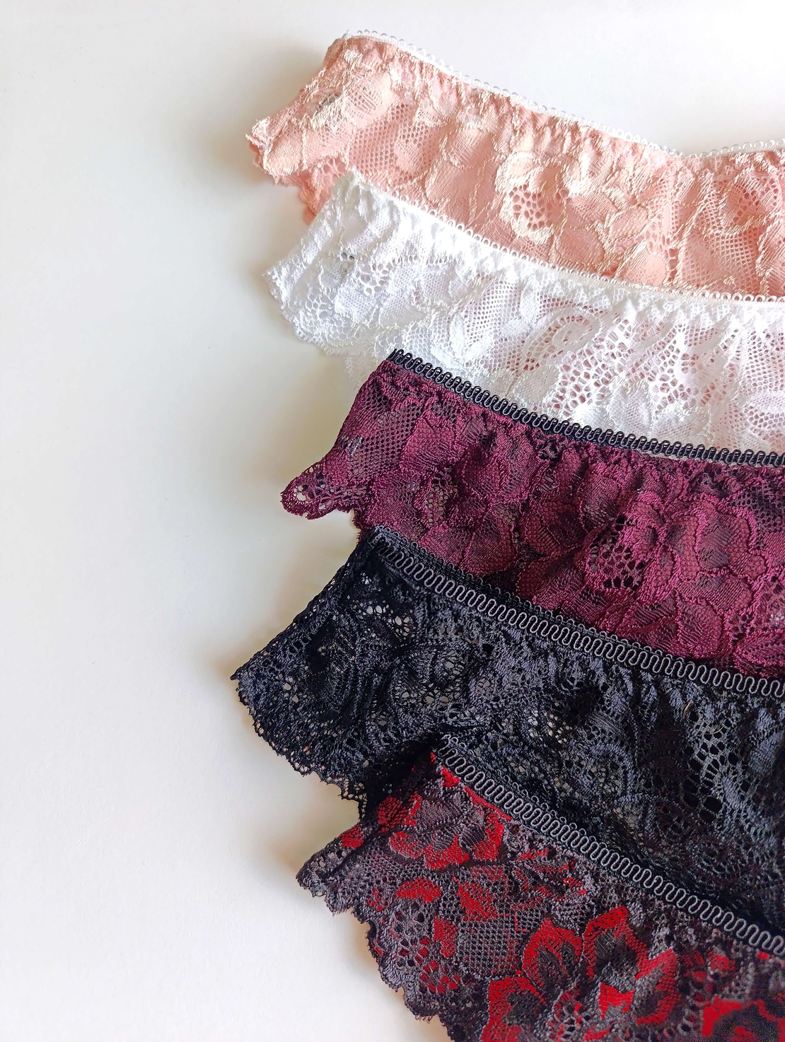 Пакет 5 броя дантелени бразилиани Цветен сън