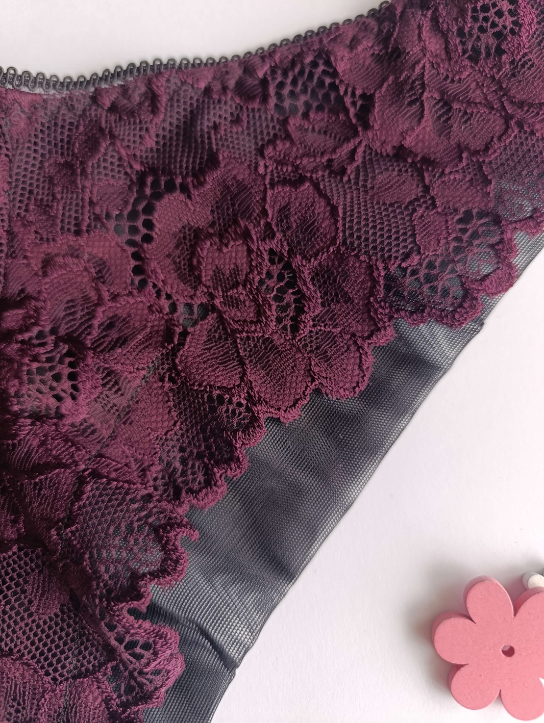 Луксозна дамска бразилиана Plum от дантела и еластичен тюл