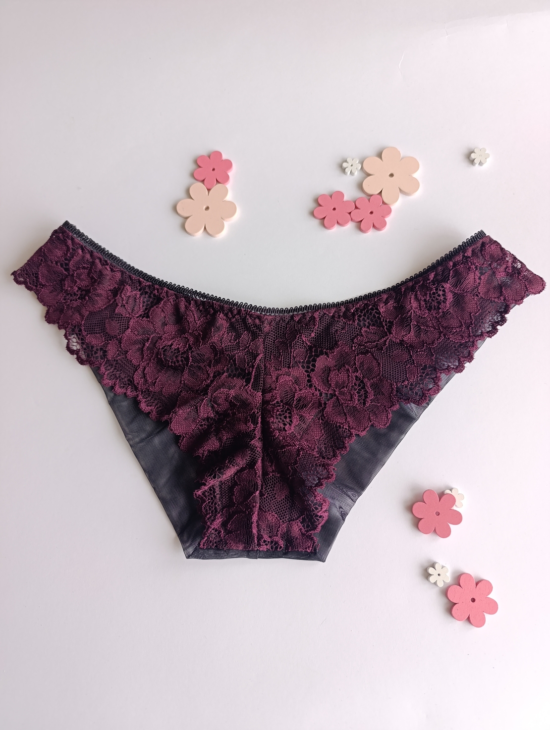 Луксозна дамска бразилиана Plum от дантела и еластичен тюл