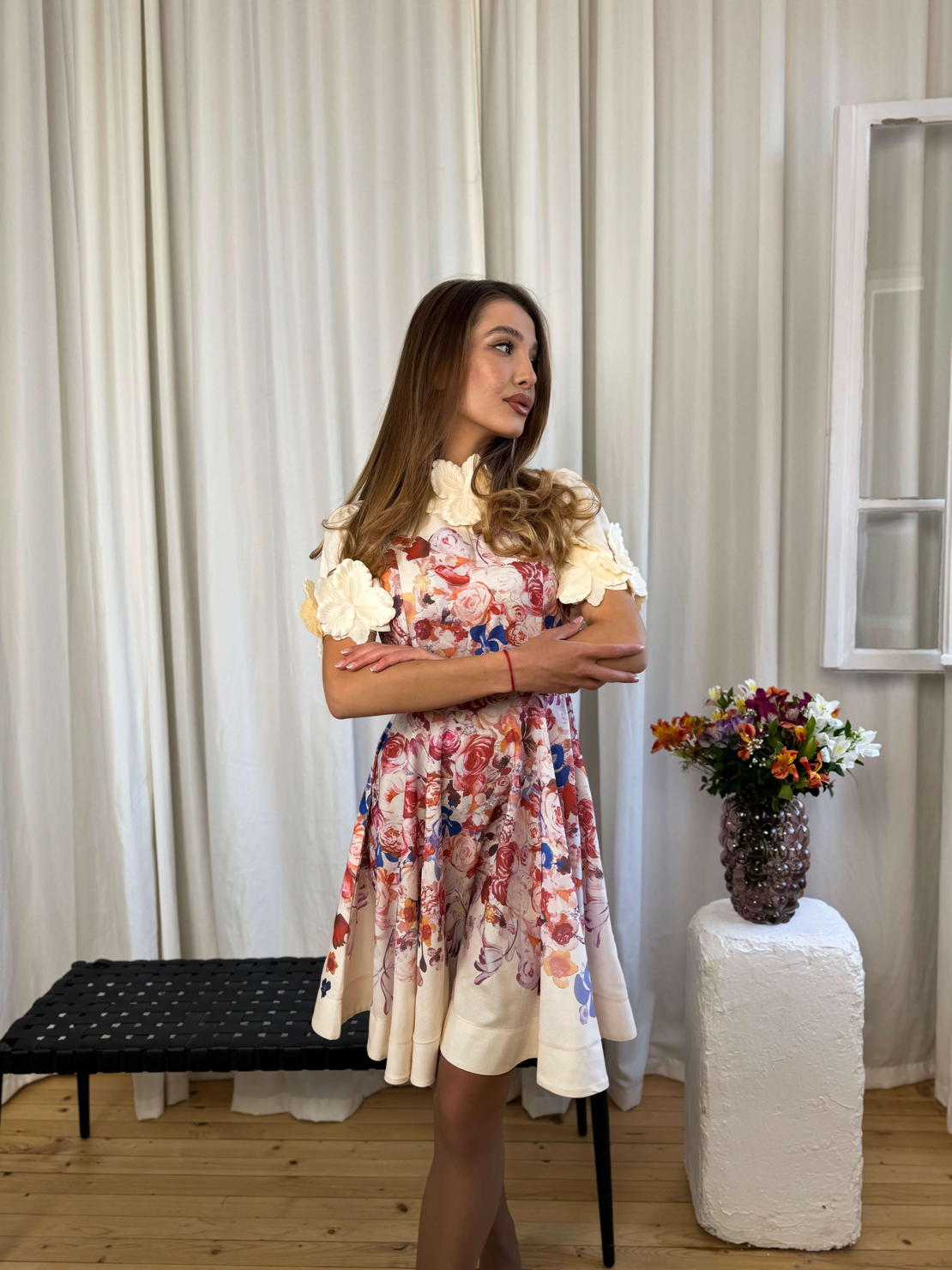 Флорална рокля в кремаво