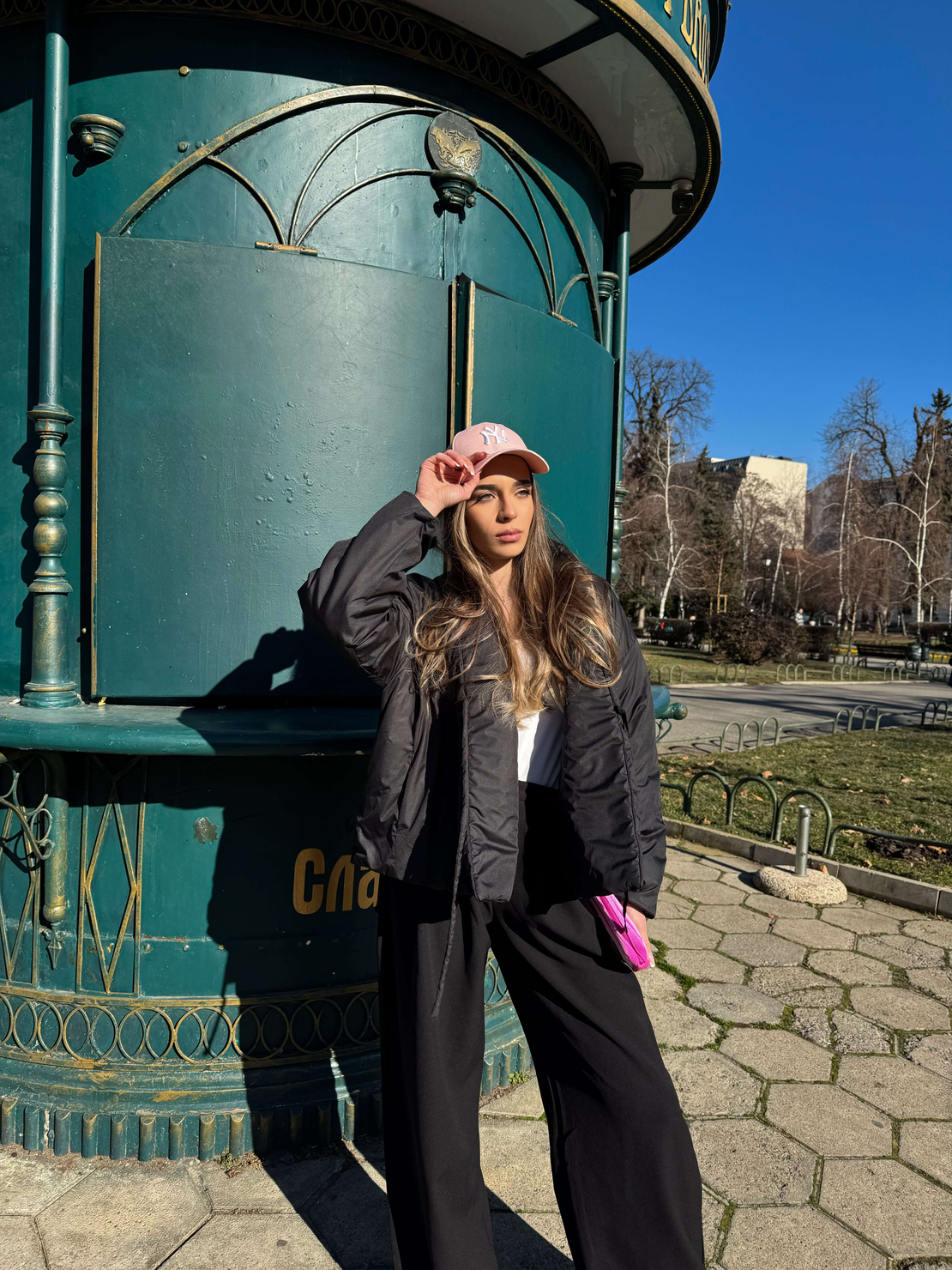 Преходно яке в черно