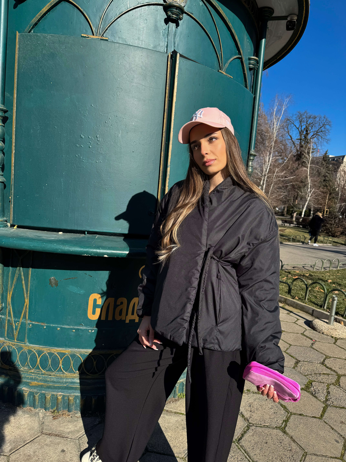 Преходно яке в черно