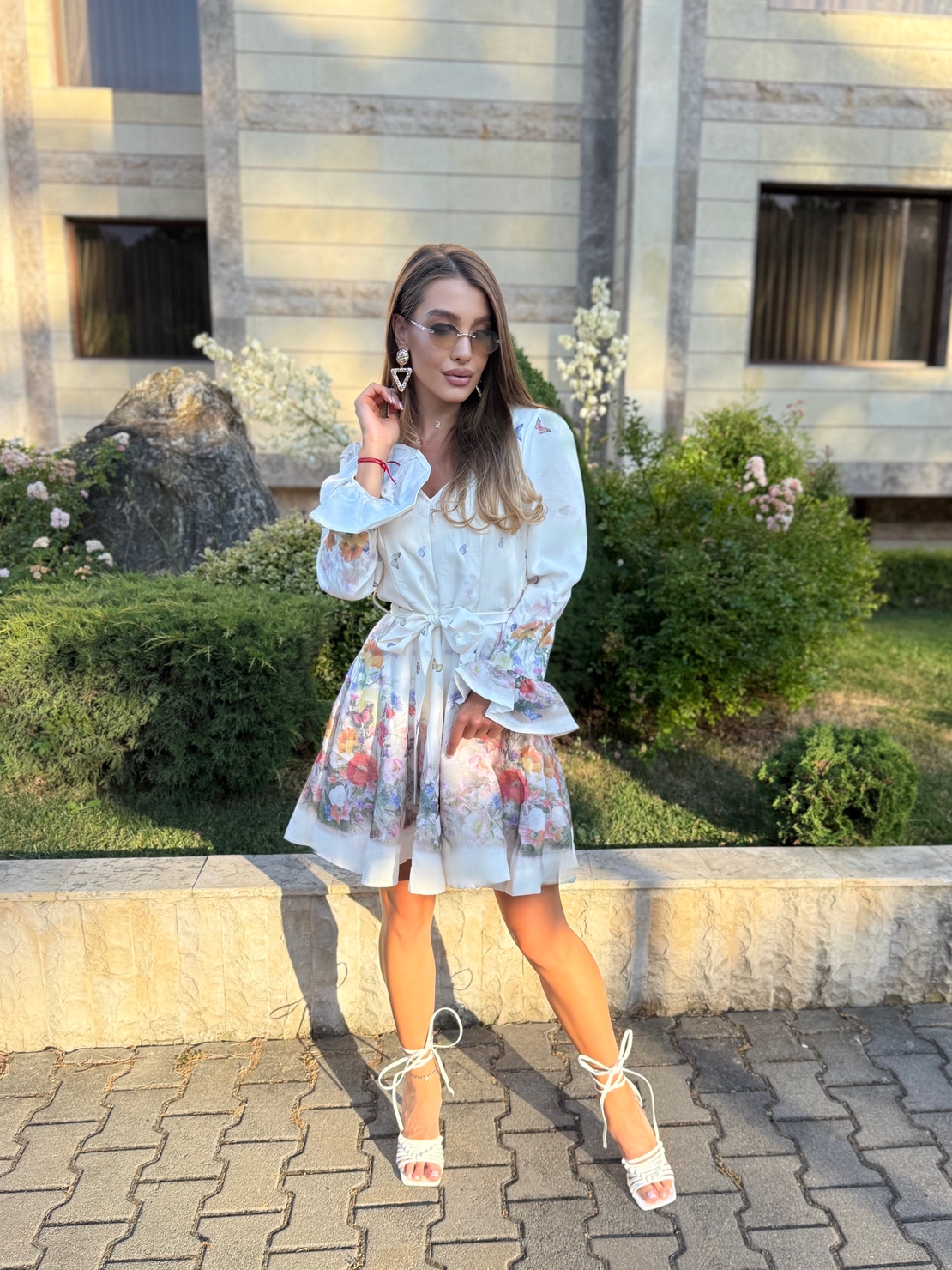 Флорална рокля с колан