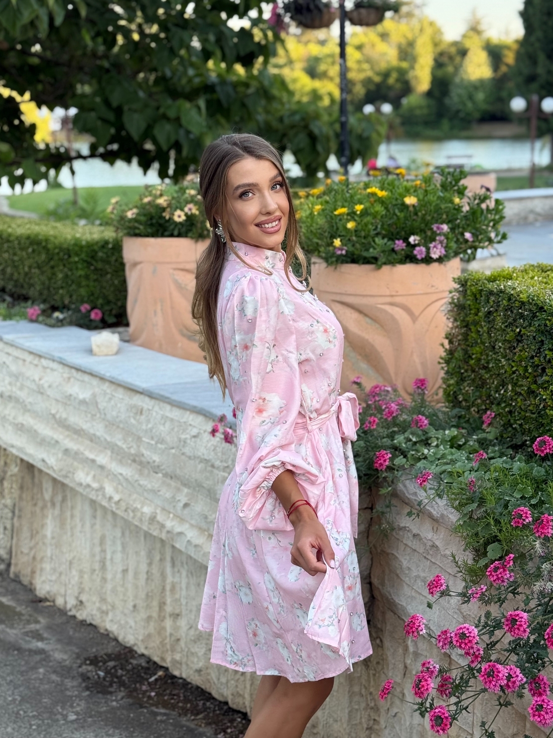 Флорална рокля в розово