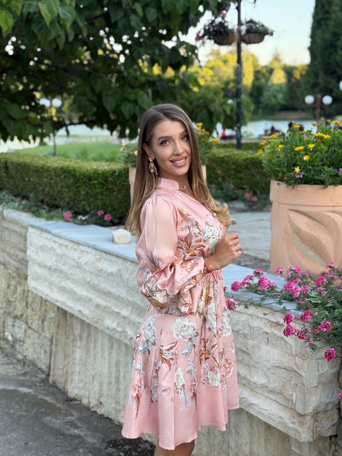 Флорална рокля