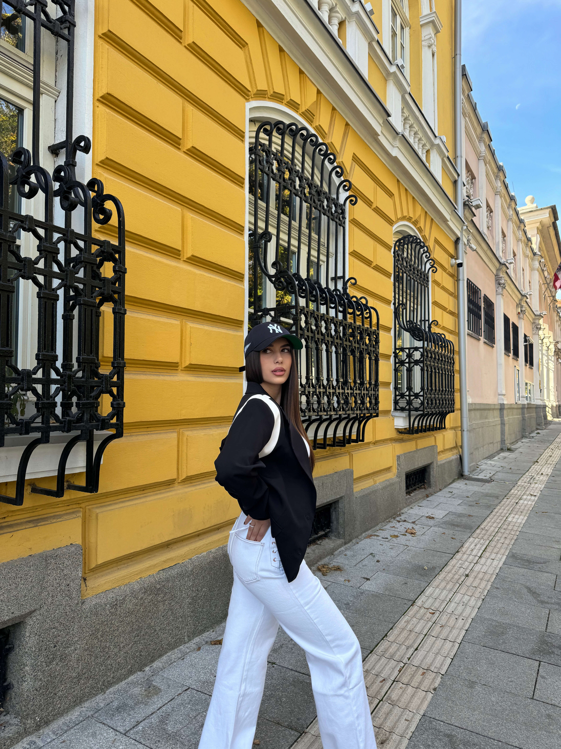 Карго дънки в бяло