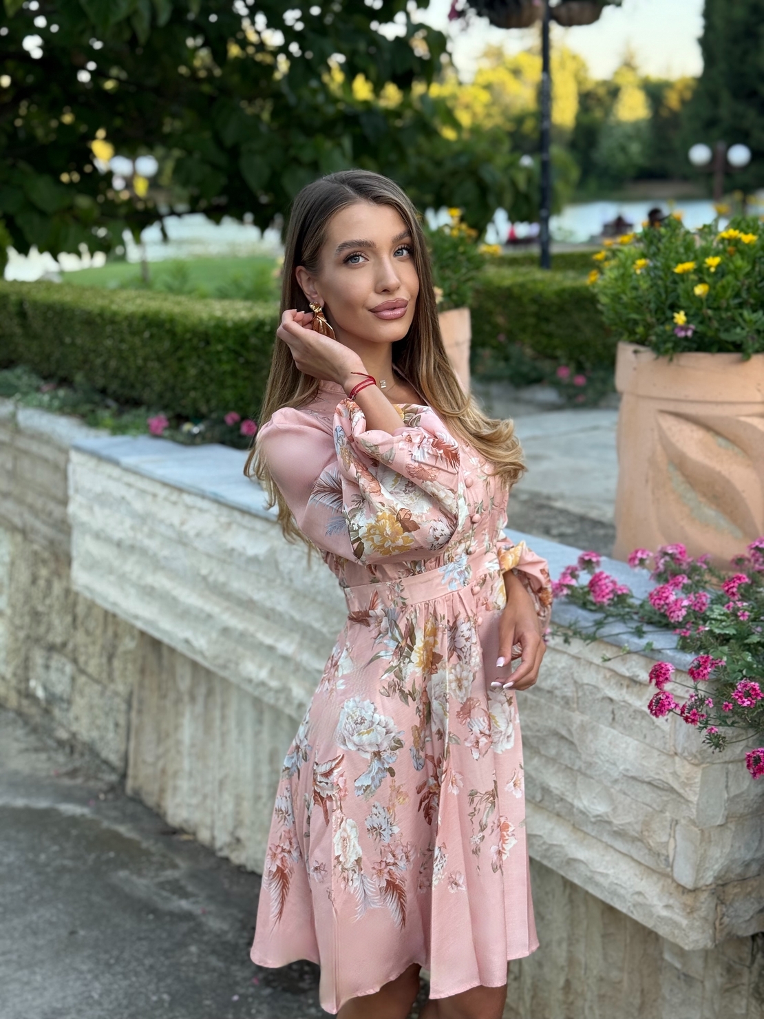 Флорална рокля
